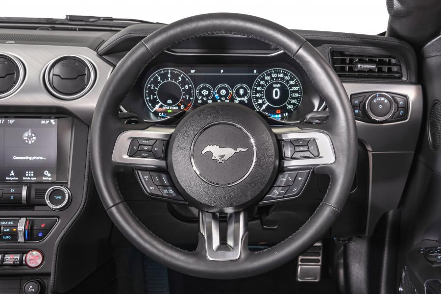 Панель приборов Ford Mustang GT Fastback 2019 года  (ZA) (фото 33 из 44)
